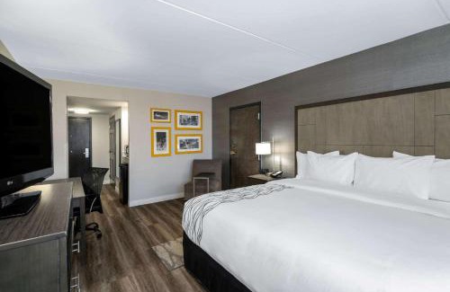 Northeast Raleigh Hotel | La Quinta by Wyndham Raleigh Downtown North