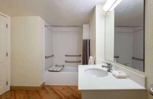 Deerfield Beach Hotel | La Quinta East Deerfield Beach - Boca Raton
