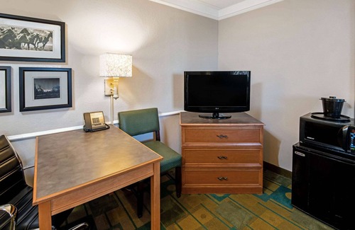 Amarillo Hotel | La Quinta Inn by Wyndham Amarillo Mid-City