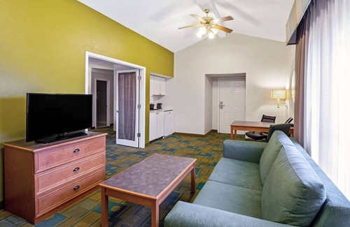 Amarillo Hotel | La Quinta Inn by Wyndham Amarillo Mid-City
