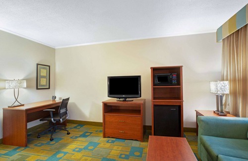 Auburn Hotel | La Quinta Inn by Wyndham Auburn Worcester