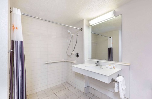 El Paso Hotel | La Quinta Inn by Wyndham El Paso West