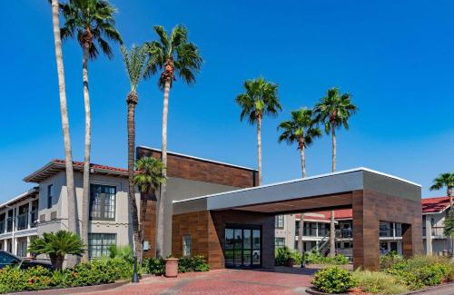 Western Division Hotel | La Quinta Inn by Wyndham Laredo I-35