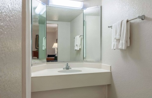 Terrytown Hotel | La Quinta Inn by Wyndham New Orleans West Bank/Gretna