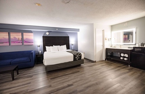 Terrace Park Hotel | La Quinta Inn by Wyndham Tampa Near Busch Gardens