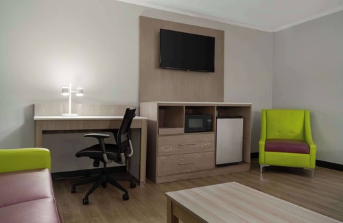 Lake Purdy Hotel | La Quinta Inn by Wyndham Birmingham - Inverness