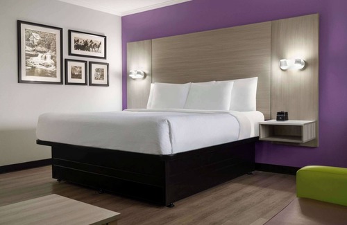 Lake Purdy Hotel | La Quinta Inn by Wyndham Birmingham - Inverness