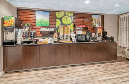 Baton Rouge Hotel | La Quinta Inn & Suites by Wyndham Baton Rouge Siegen Lane