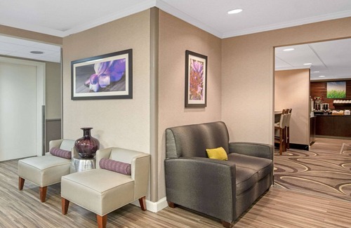 Baton Rouge Hotel | La Quinta Inn & Suites by Wyndham Baton Rouge Siegen Lane