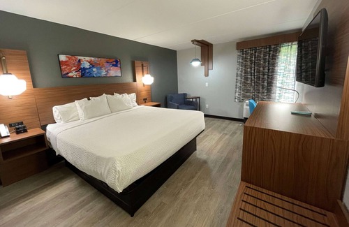 Cape Fear Hotel | La Quinta Inn & Suites by Wyndham Fayetteville I-95