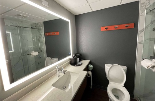 Cape Fear Hotel | La Quinta Inn & Suites by Wyndham Fayetteville I-95