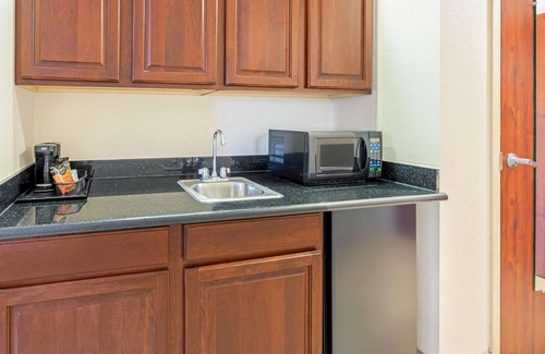 Midwest City Hotel | La Quinta Inn & Suites by Wyndham Midwest City - Tinker AFB