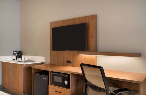 Springfield Hotel | La Quinta Inn & Suites by Wyndham Springfield