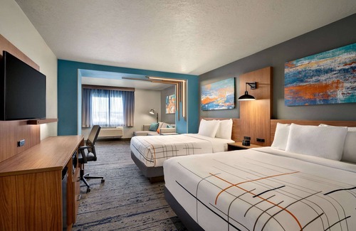 Springfield Hotel | La Quinta Inn & Suites by Wyndham Springfield