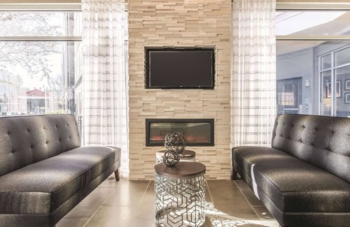 Alexandria Hotel | La Quinta Inn & Suites by Wyndham Alexandria Airport