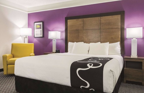 Alexandria Hotel | La Quinta Inn & Suites by Wyndham Alexandria Airport