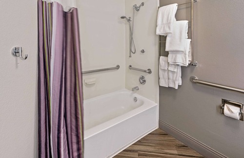 Central Scottsdale Hotel | La Quinta Inn & Suites by Wyndham Phoenix Scottsdale