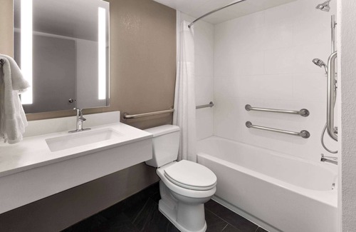 Northeast Hotel | La Quinta Inn & Suites by Wyndham Washington DC-Capital/NoMA