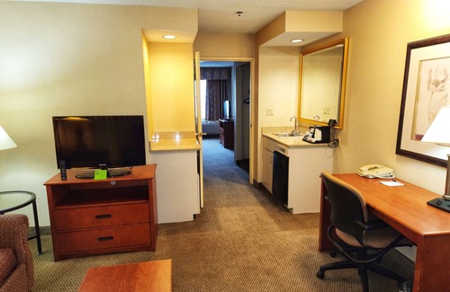 Appleton Hotel | La Quinta Inn & Suites by Wyndham Appleton College Avenue