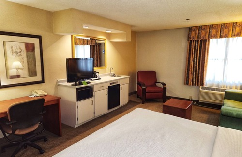 Appleton Hotel | La Quinta Inn & Suites by Wyndham Appleton College Avenue