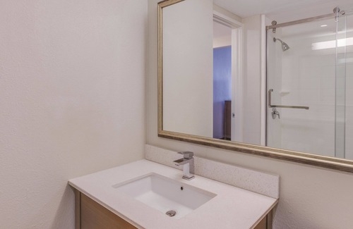 Essington Hotel | La Quinta Inn & Suites by Wyndham Philadelphia Airport
