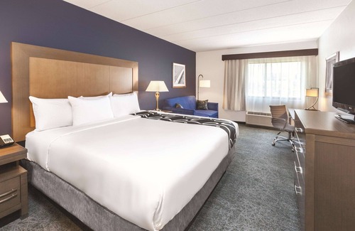 Essington Hotel | La Quinta Inn & Suites by Wyndham Philadelphia Airport