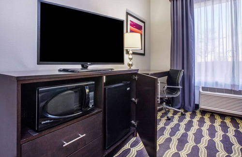 Lynchburg Hotel | La Quinta Inn & Suites by Wyndham Lynchburg at Liberty Univ.