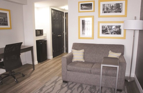 Northeast Raleigh Hotel | La Quinta Inn & Suites by Wyndham Raleigh Downtown North