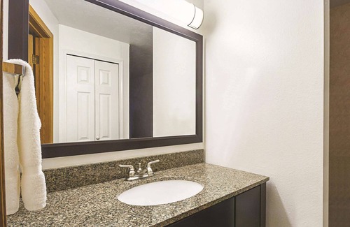Woodburn Hotel | La Quinta Inn & Suites by Wyndham Woodburn