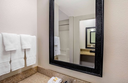 Baytown Hotel | La Quinta Inn & Suites by Wyndham Houston Baytown East