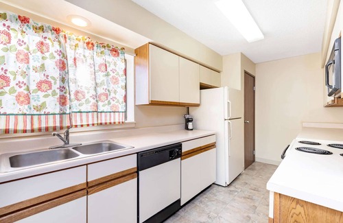 Biggs Field Hotel | La Quinta Inn & Suites by Wyndham El Paso East