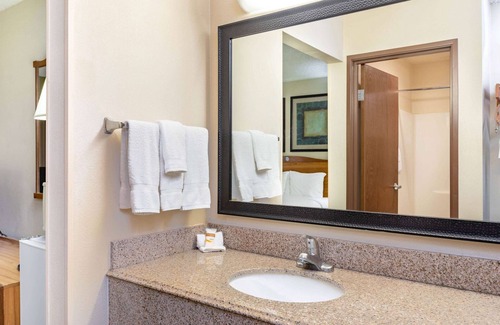 Biggs Field Hotel | La Quinta Inn & Suites by Wyndham El Paso East
