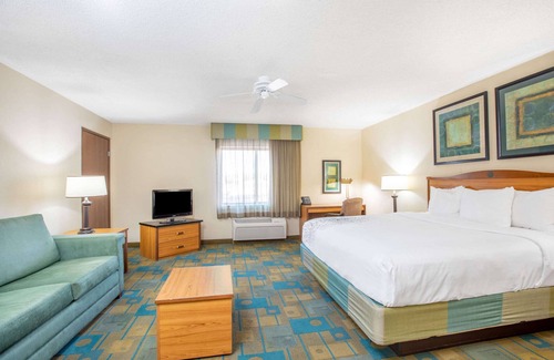Biggs Field Hotel | La Quinta Inn & Suites by Wyndham El Paso East
