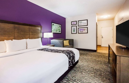 Elkhart Hotel | La Quinta Inn & Suites by Wyndham Elkhart