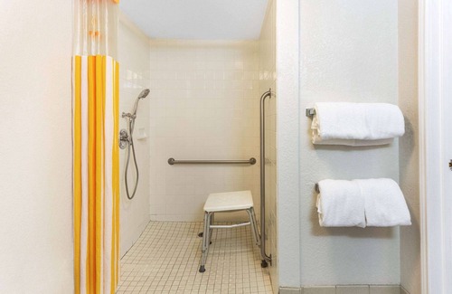 Redding Hotel | La Quinta Inn & Suites by Wyndham Redding