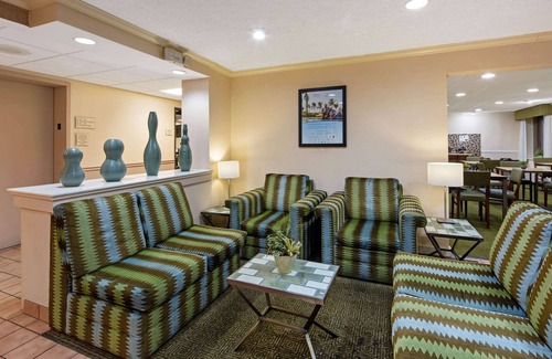 Sunrise Hotel | La Quinta Inn & Suites by Wyndham Sawgrass