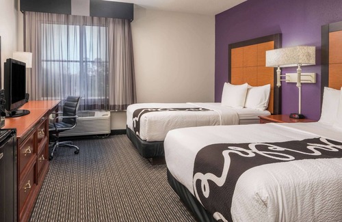 Naples Hotel | La Quinta Inn & Suites by Wyndham Naples East (I-75)