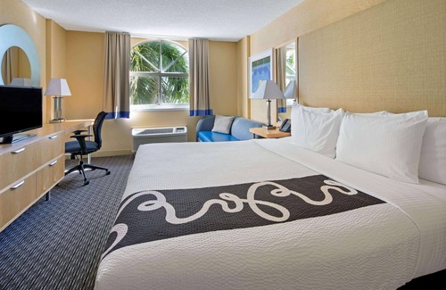 Sunrise Hotel | La Quinta Inn & Suites by Wyndham Sunrise