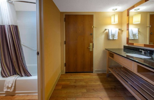 Deerfield Beach Hotel | La Quinta Inn & Suites by Wyndham Deerfield Beach I-95