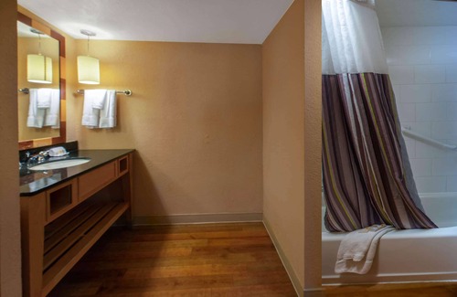 Deerfield Beach Hotel | La Quinta Inn & Suites by Wyndham Deerfield Beach I-95