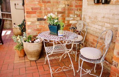 Bendigo Apartment | La Rouge Cottage