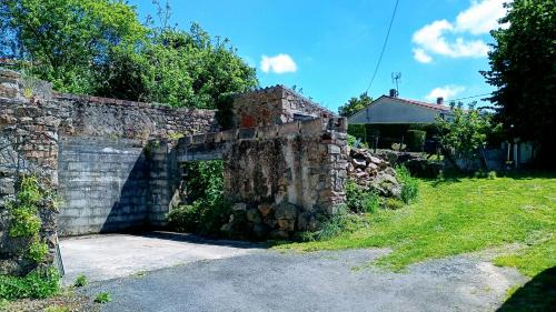 Saint-Michel-Mont-Mercure House | La Rustica