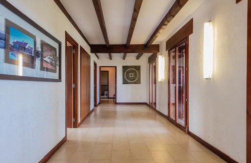 Requena Villa | La Traviesa,Villa de Lujo de 500 m. en el Campo con Piscina
