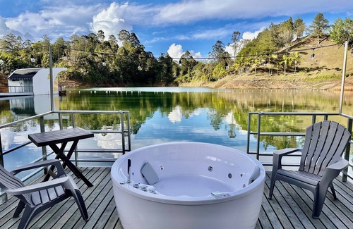 Guatape Boat Rental | La trinidad