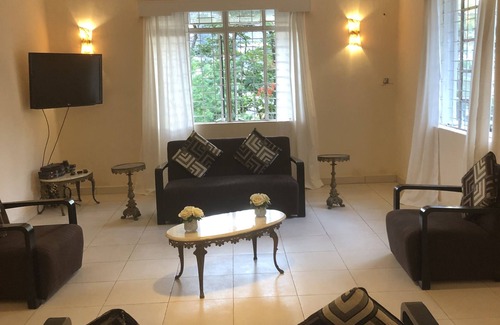 Freetown House | Lac s Villa