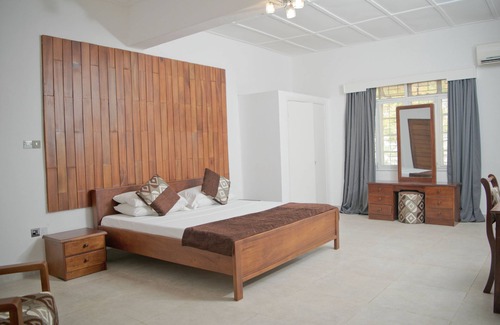 Freetown House | Lac s Villa
