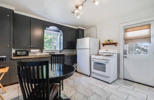 Freetown - Port Rico House | Lafayette Gem - Cozy Room in Shared Home