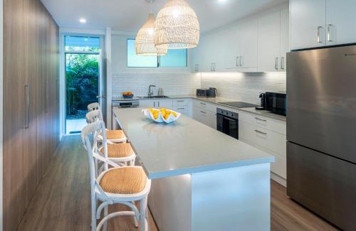 Hamilton Island Apartment | Lagoon Beachfront Lodge 006 on Hamilton Island by HamoRent