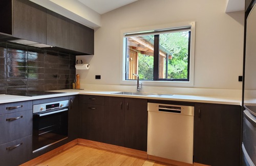 Horopito Ski Chalet | Lahar Alpine Retreat - Hot Tub, Mountain Views & Secluded Bush Setting