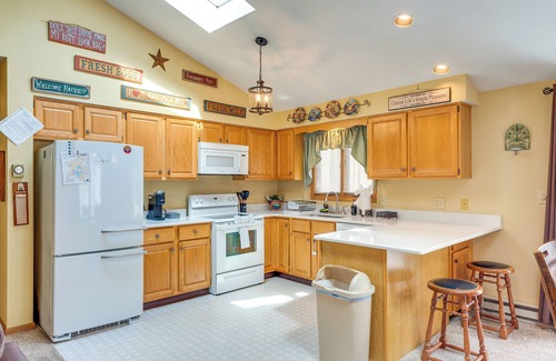 Pocono Lake Cabin | Lake Access & Game Room: Cabin in Pocono Mtns